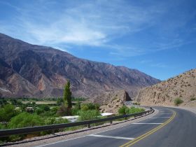 Argentinien Schlucht Humahuaca.JPG